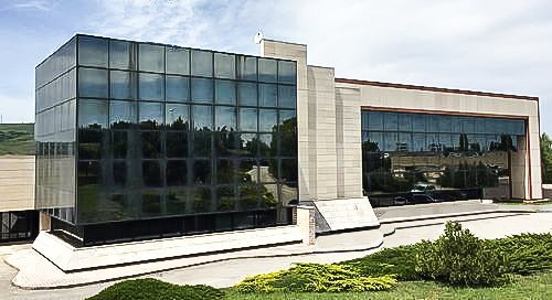 Tradizione artigiana, precisione industriale